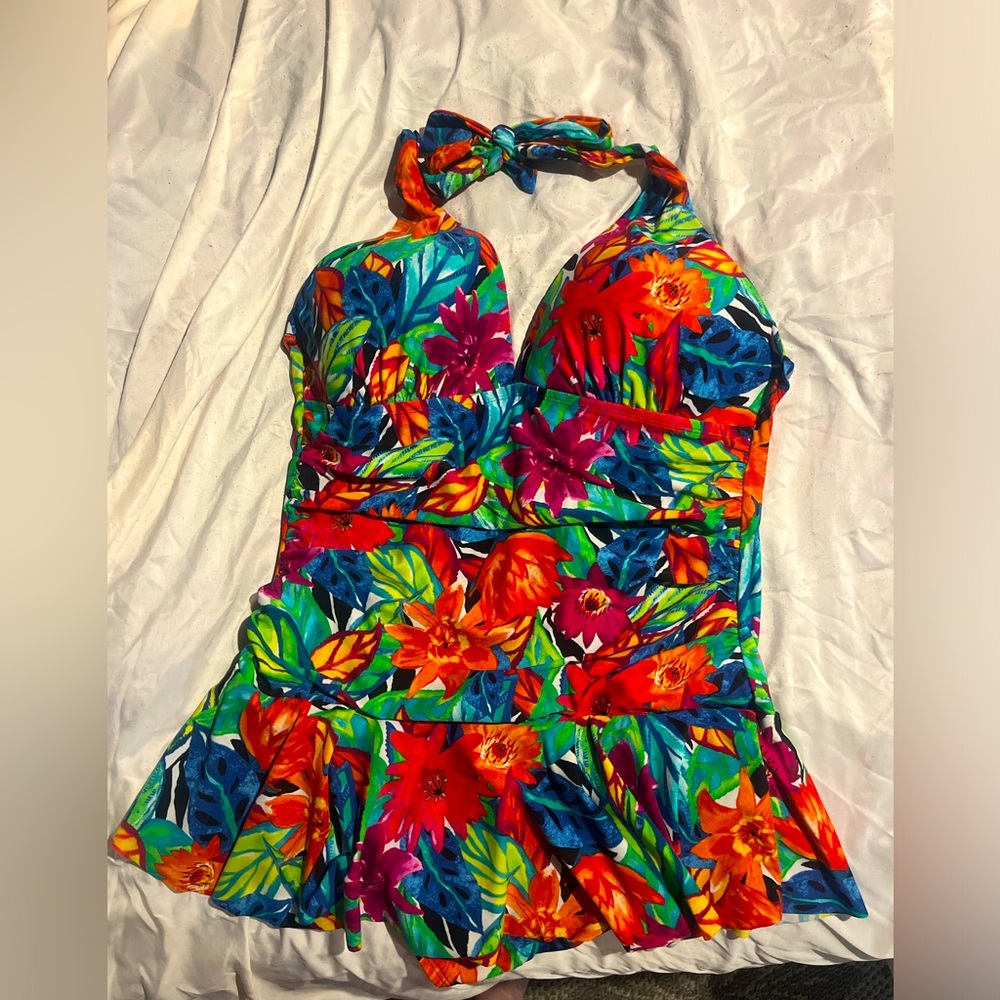 CHAPS floral, 1pc, built in skirt, padded top, size 18